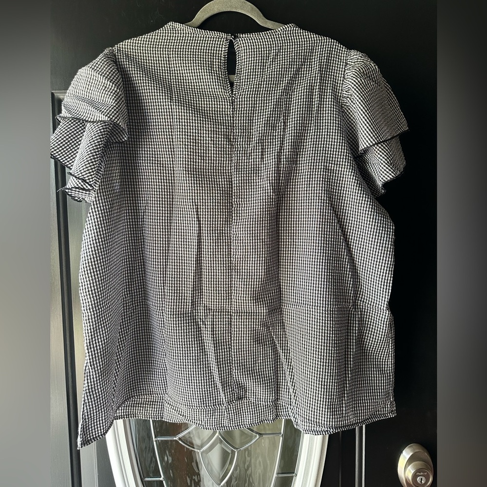 Size 1X SHEIN Curve Women’s Black & White Gingham Ruffle Sleeve Top. NWOT. - Picture 2 of 3